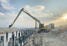 ## **Tuyển Thợ Lái Máy Xúc Cần Dài Làm Công Trình – Thu Nhập Ổn Định, Việc Quanh Năm**