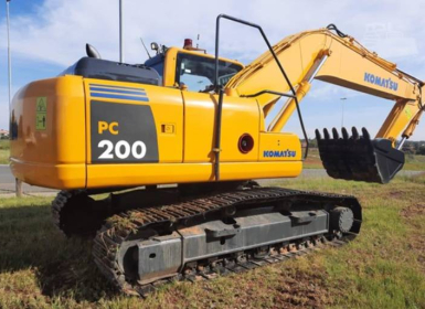 Cho thuê máy xúc tại Quận 2, TPHCM – Tăng tốc tiến độ thi công công trình**