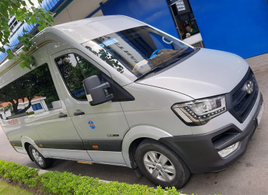 [Giá Thuê Xe 16 Chỗ Đám Cưới Tại Bình Dương: Lựa Chọn Phổ Biến Của Cặp Đôi Trẻ]