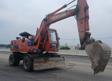 Cho Thuê Xe Xúc Tại Sóc Trăng Uy Tín, Giá Rẻ – Công Ty Đại Đồng Đen