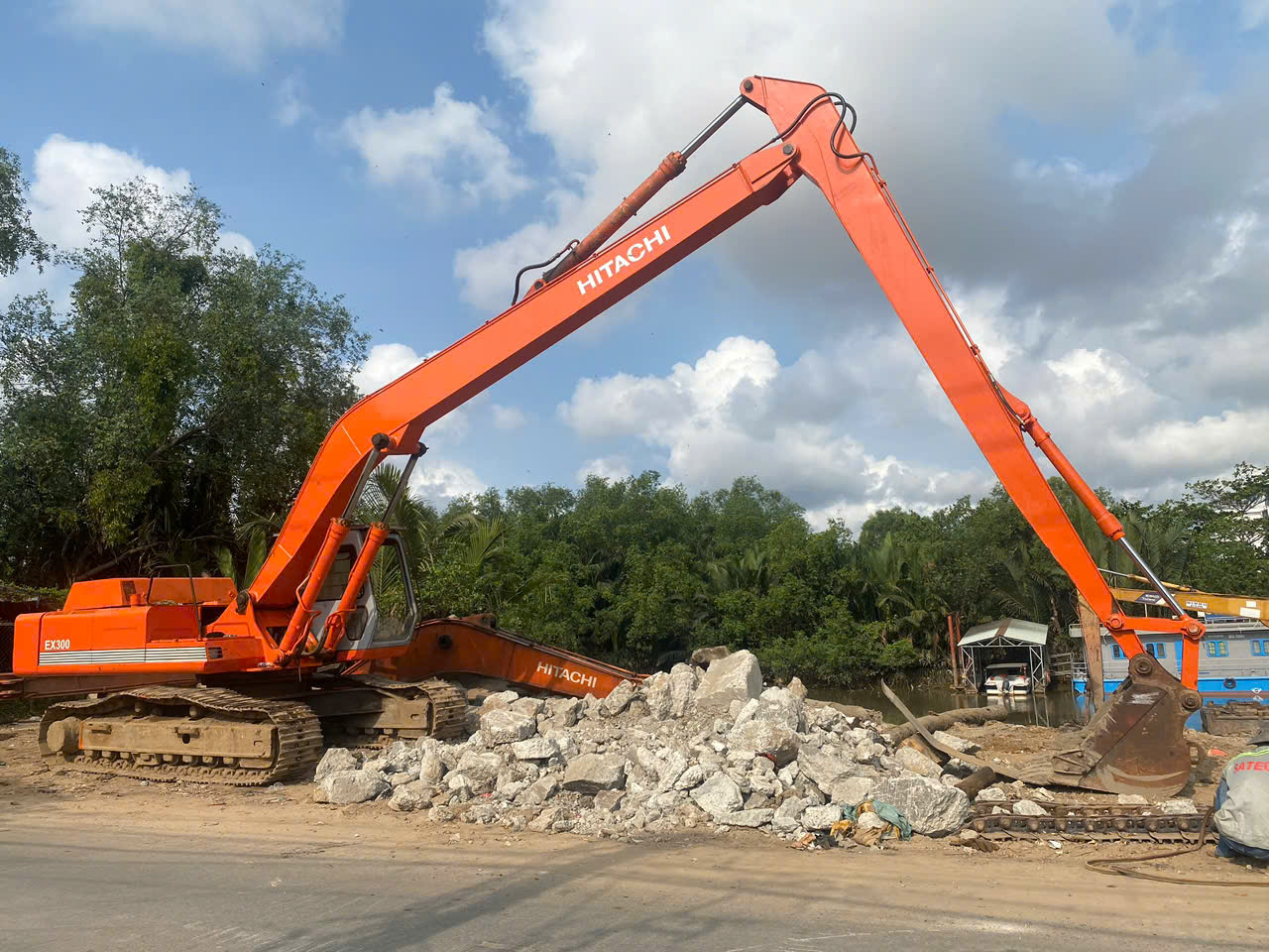 DỊCH VỤ CHO THUÊ XE XÚC TẠI QUẬN 12, TPHCM – GIAO XE NHANH, CHI PHÍ HỢP LÝ