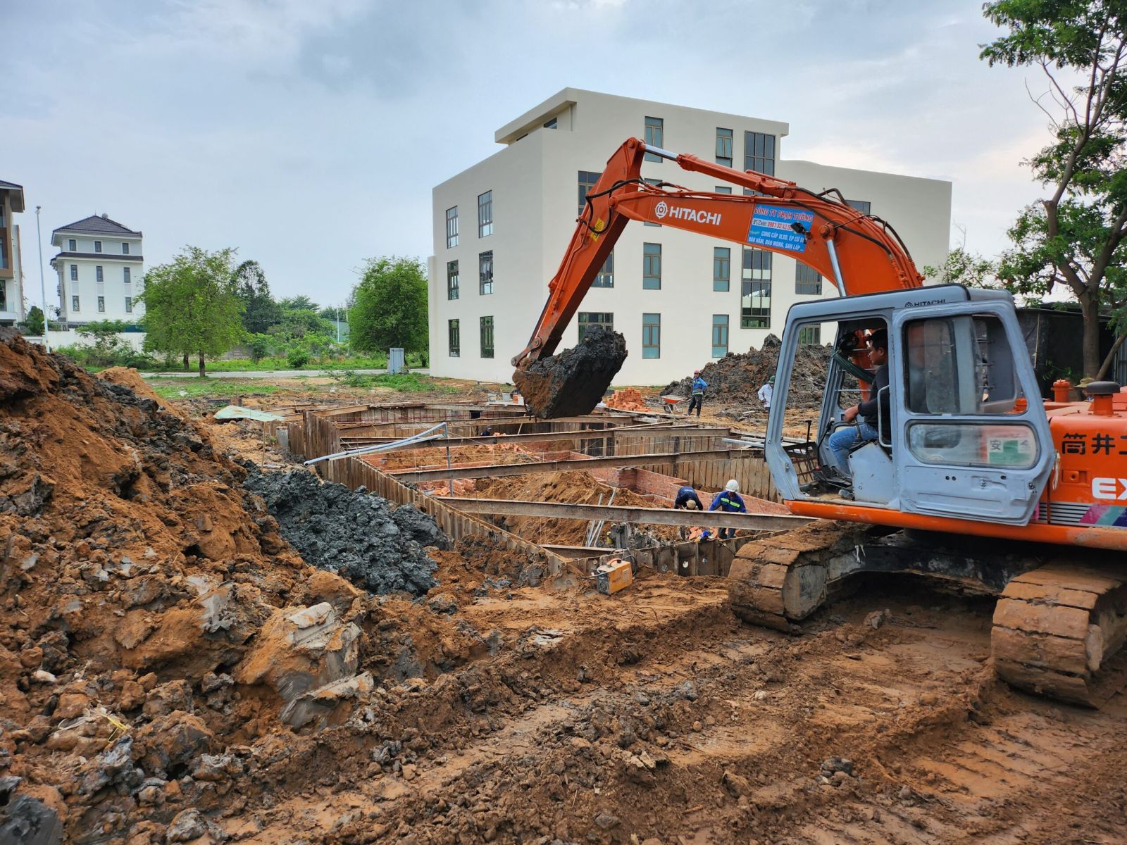 Dịch vụ cho thuê máy xúc tại Củ Chi, TPHCM – Giải pháp tối ưu cho mọi công trình**