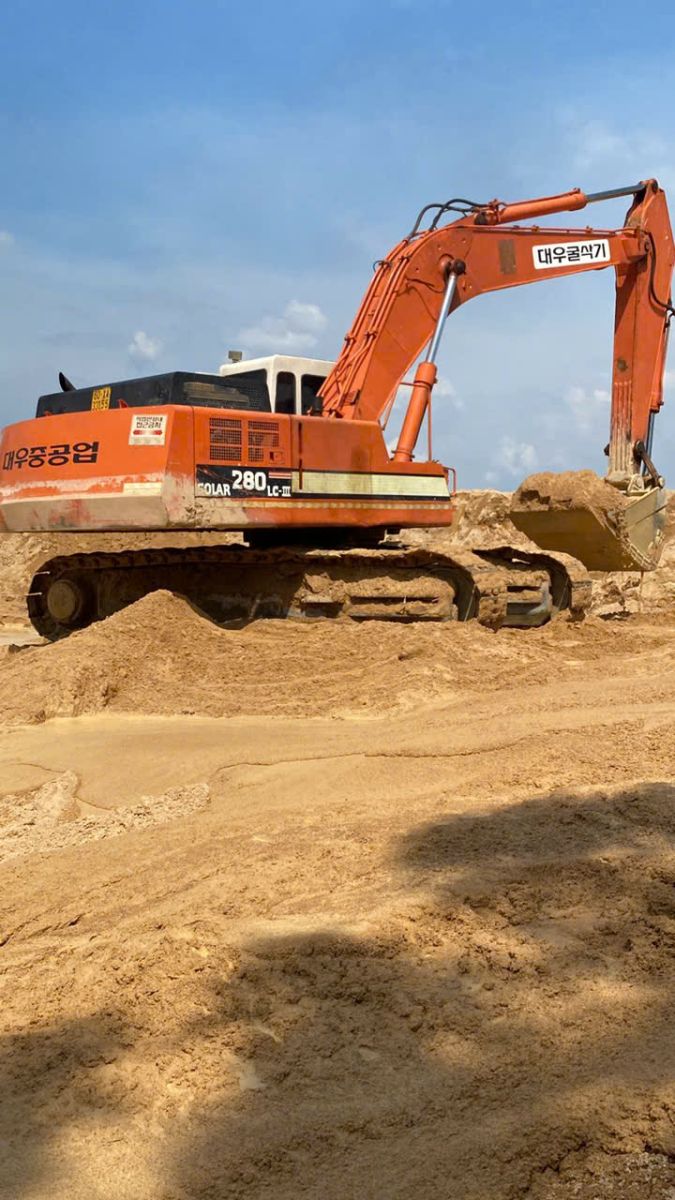 DỊCH VỤ CHO THUÊ MÁY XÚC TẠI VĨNH PHÚC GIÁ RẺ – UY TÍN – CHUYÊN NGHIỆP