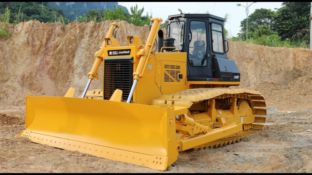 CHO THUÊ MÁY ỦI TẠI QUẬN 3, TPHCM – GIẢI PHÁP SAN LẤP MẶT BẰNG NHANH, CHÍNH XÁC**